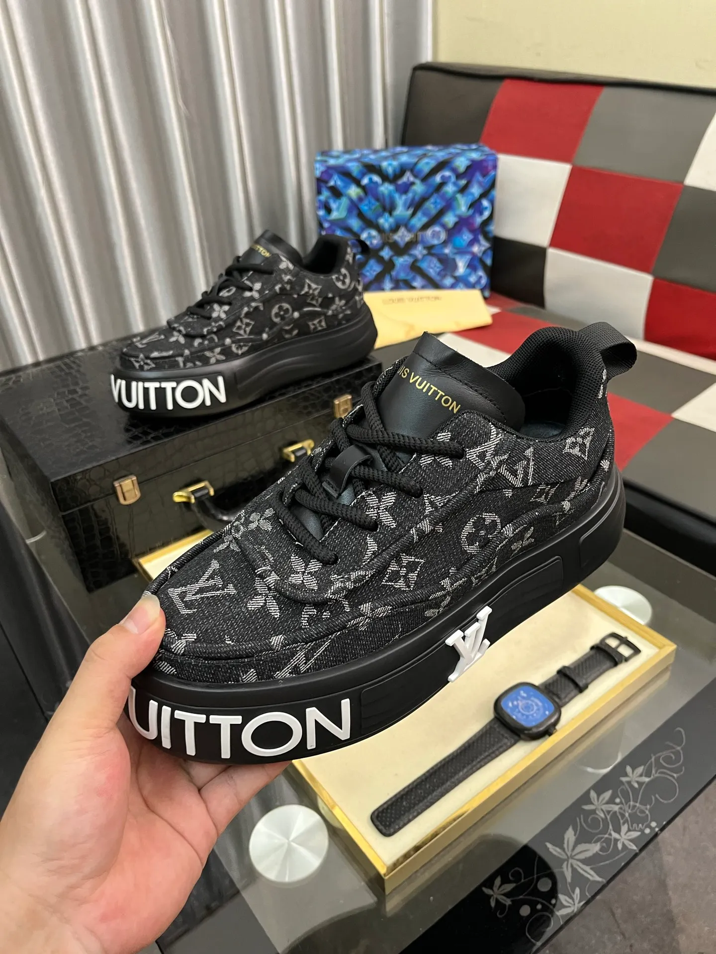 Men's shoes 💰560⌚️⌚️【LOUlS VUlTTON】Louis Vuitton ~ unique and casual style. LV counter purchasing 🏃casual shoes😍😍 Men's 2025 counters are on sale simultaneously, Italian imported brands select first-layer Italian cowhide. Cowhide leather lining (refuses to discolor and grind feet) Code number: 38-44 4⃣️colors available